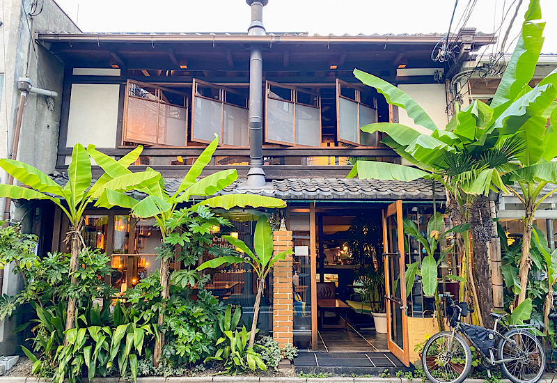 京都カフェ巡行日記 おいしい読書 を満喫できるお店 Cafe Bibliotic Hello カフェ ビブリオティック ハロー 家具 インテリアのcocoplatz Interior