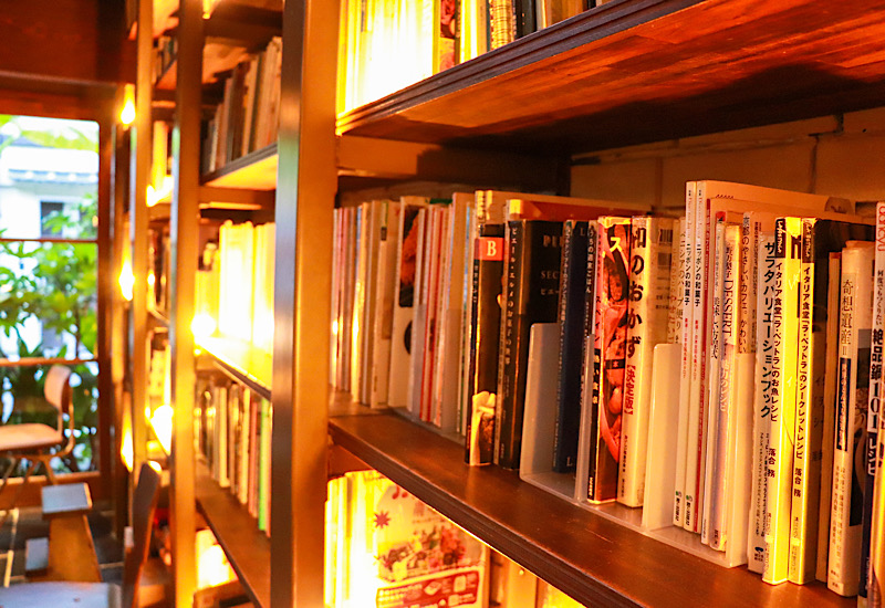 京都カフェ巡行日記 おいしい読書 を満喫できるお店 Cafe Bibliotic Hello カフェ ビブリオティック ハロー 家具 インテリアのcocoplatz Interior